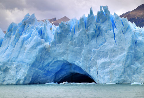 153_-_Glacier_Perito_Moreno_-_Grotte_glaciaire_-_Janvier_2010.jpg