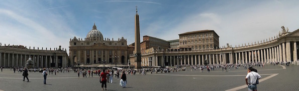 1877px-Vatican_StPeter_Square.jpg