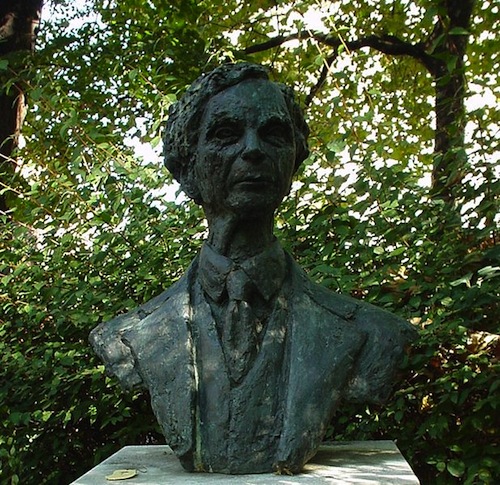 Bust_Of_Bertrand_Russell-Red_Lion_Square-London.jpg