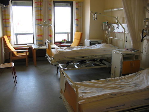 800px-Hospital_room_ubt.jpeg