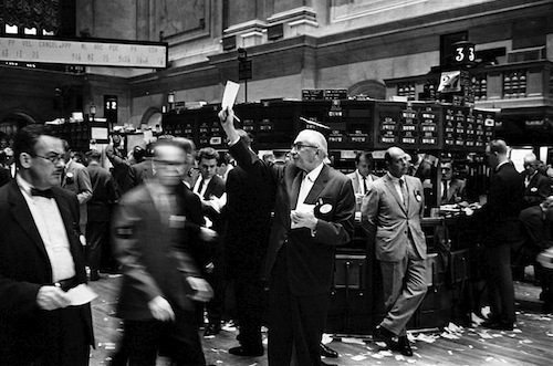 800px-NY_stock_exchange_traders_floor.jpg