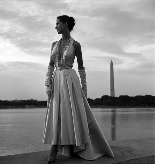 Flickr_-_...trialsanderrors_-_Toni_Frissell,_Fashion_model,_Washington,_D.C.,_1949.jpg