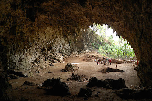 Homo_floresiensis_cave.jpg
