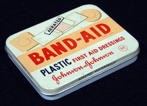 Johnson&Johnson_Band-Aid_tin,_pic2.JPG