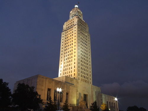 Louisiana_State_Capitol_at_night.jpg