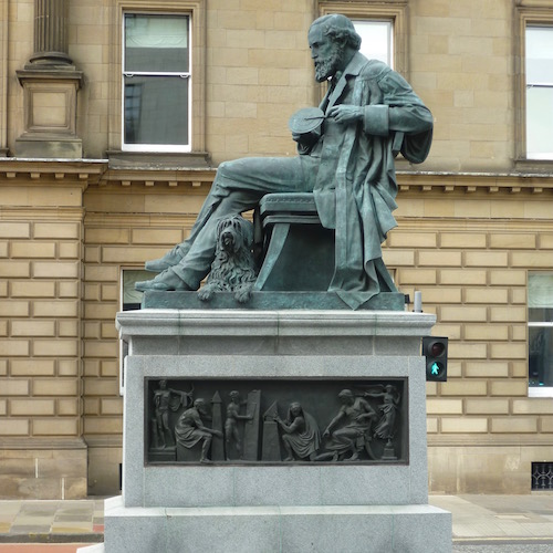 James_Clerk_Maxwell_statue_in_George_Street,_Edinburgh.jpg